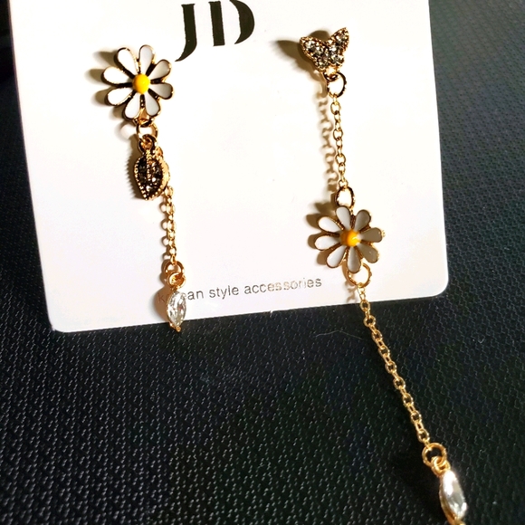 no brand Jewelry - Daisy Earrings
